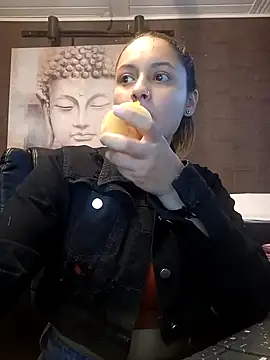 Snapshot of Emiily_W chatting on 01.10.25 Emiily W online show from 01.10.25