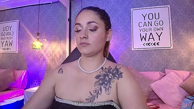 Snapshot of Emiily_W chatting on 02.07.25 Emiily W online show from 02.07.25