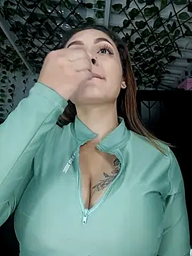 Snapshot of Emiily_W chatting on 03.21.25 Emiily W online show from 03.21.25