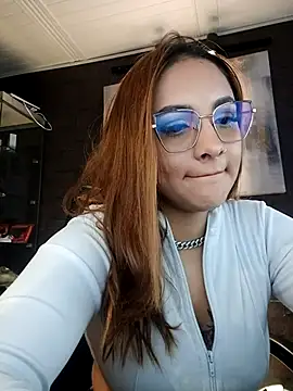 Snapshot of Emiily_W chatting on 09.12.25 Emiily W online show from 09.12.25