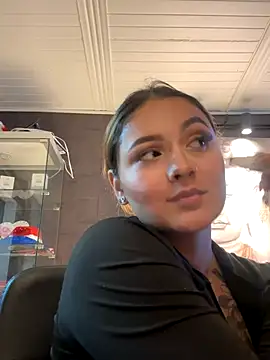 Snapshot of Emiily_W chatting on 11.05.25 Emiily W online show from 11.05.25