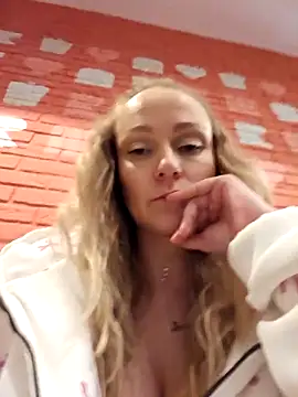 Bondgirl 013 online show from 12.19.25