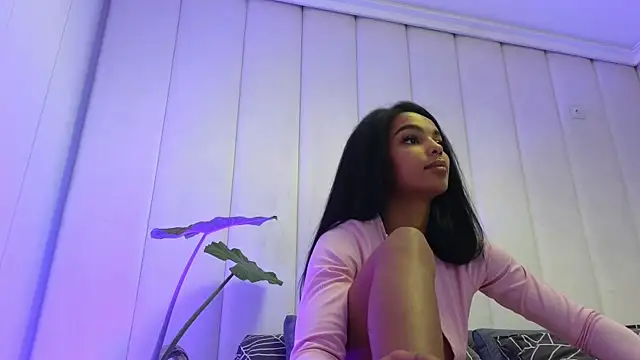 Snapshot of KimiBrown chatting on 12.21.24 KimiBrown online show from 12.21.24