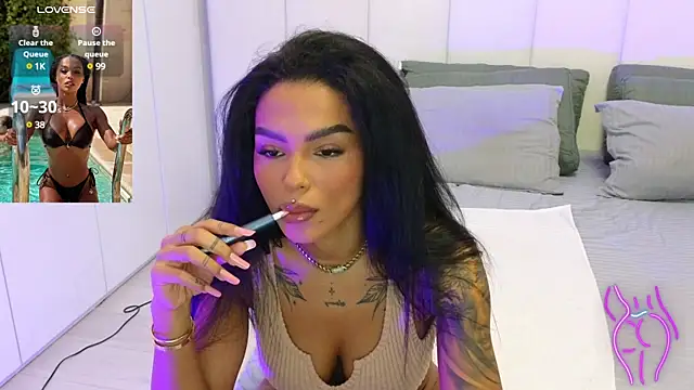 Snapshot of KimiBrown chatting on 02.11.25 KimiBrown online show from 02.11.25