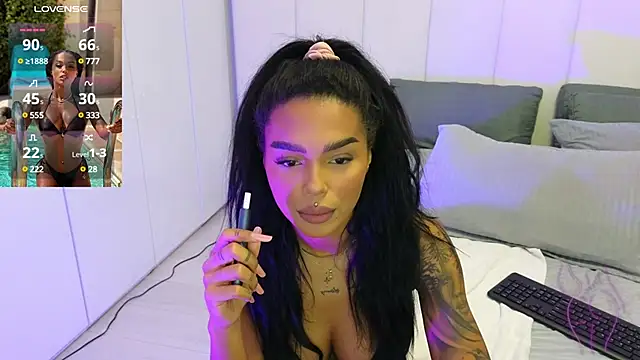 Snapshot of KimiBrown chatting on 02.18.25 KimiBrown online show from 02.18.25