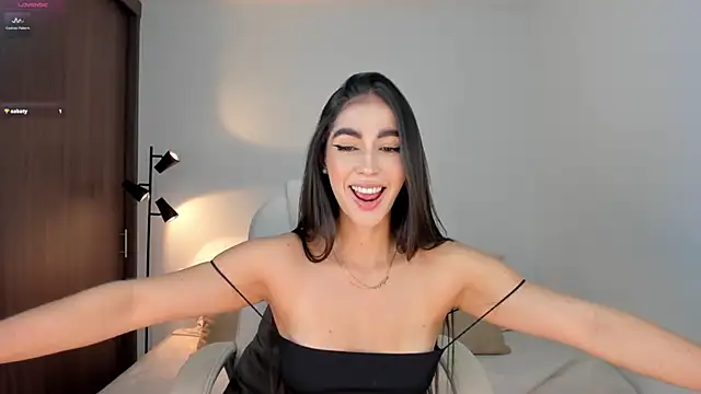 RebeccaBaxter online show from 10.05.25