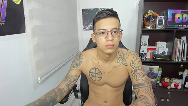 SIXXTOLOVE18 online show from 03.13.25