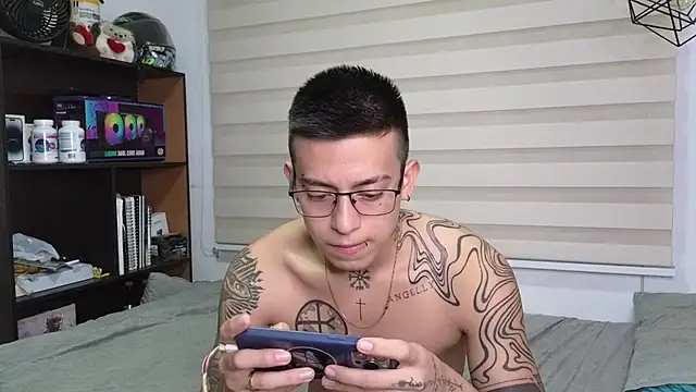 SIXXTOLOVE18 online show from 11.05.25