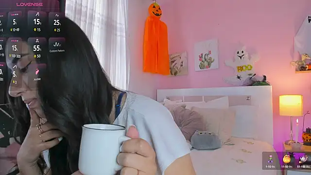 annadu011 online show from 10.12.25