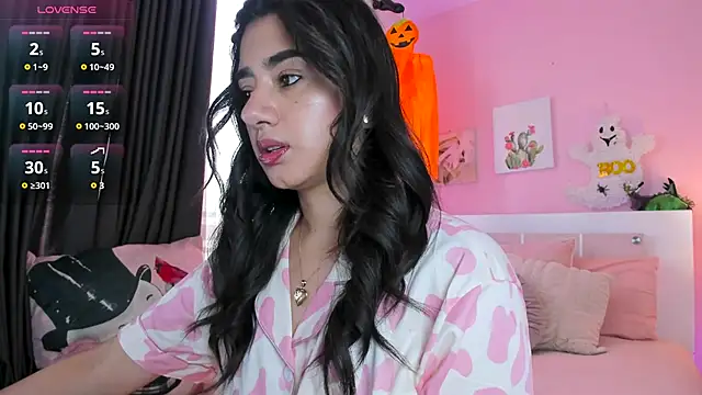 annadu011 online show from 10.18.25