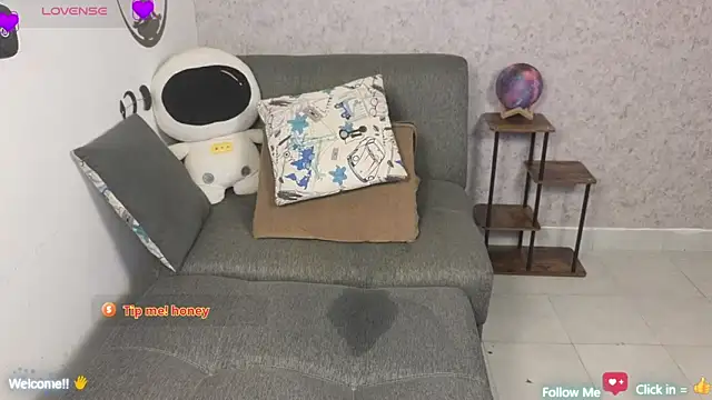Snapshot of blue__moon_ chatting on 03.14.25 blue moon online show from 03.14.25