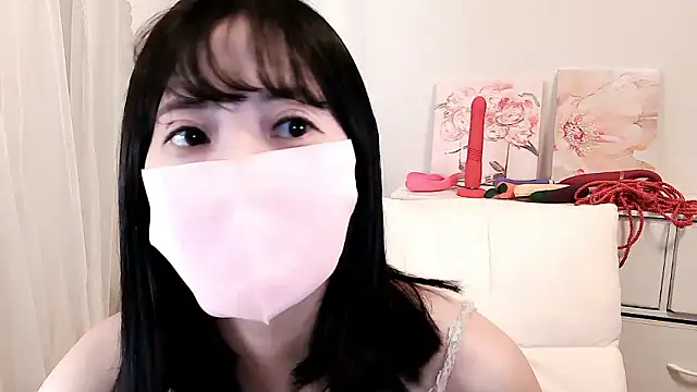 Snapshot of MOMO_ROSE chatting on 11.19.25 MOMO ROSE online show from 11.19.25