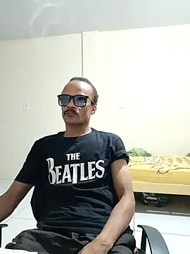 Snapshot of JamesQuaresma chatting on 01.18.25 JamesQuaresma online show from 01.18.25