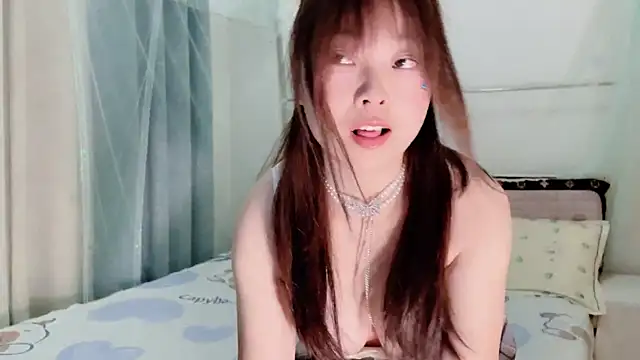 Snapshot of zqyaini chatting on 12.04.25 zqyaini online show from 12.04.25