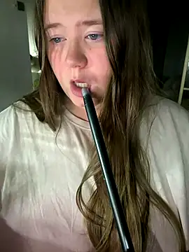 Snapshot of remirann_ chatting on 11.25.25 remirann online show from 11.25.25