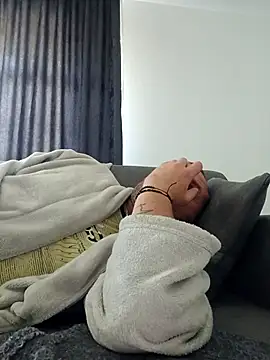 Snapshot of Adry1986 chatting on 09.27.25 Adry1986 online show from 09.27.25