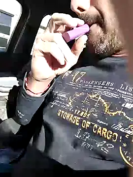 Snapshot of juandi21cm chatting on 01.15.25 juandi21cm online show from 01.15.25