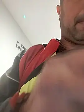 Snapshot of juandi21cm chatting on 12.15.25 juandi21cm online show from 12.15.25