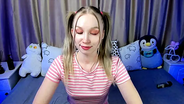 Snapshot of LilyStarlight chatting on 12.09.24 LilyStarlight online show from 12.09.24