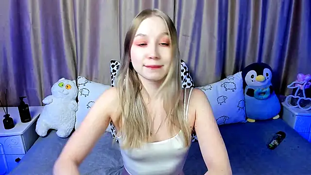Snapshot of LilyStarlight chatting on 12.14.24 LilyStarlight online show from 12.14.24
