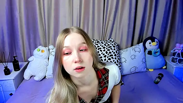 Snapshot of LilyStarlight chatting on 12.19.24 LilyStarlight online show from 12.19.24