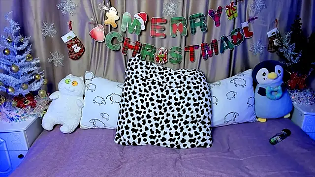 Snapshot of LilyStarlight chatting on 12.20.24 LilyStarlight online show from 12.20.24