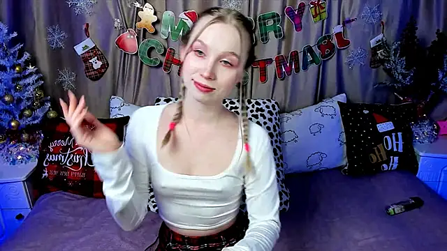 Snapshot of LilyStarlight chatting on 12.24.24 LilyStarlight online show from 12.24.24