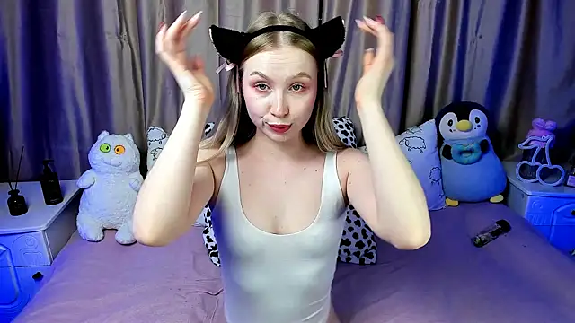 Snapshot of LilyStarlight chatting on 01.04.25 LilyStarlight online show from 01.04.25