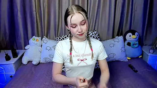 Snapshot of LilyStarlight chatting on 02.19.25 LilyStarlight online show from 02.19.25