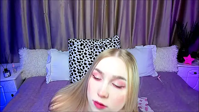 Snapshot of LilyStarlight chatting on 09.14.25 LilyStarlight online show from 09.14.25