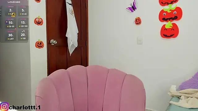 Snapshot of charlotte_250 chatting on 10.21.25 charlotte 250 online show from 10.21.25