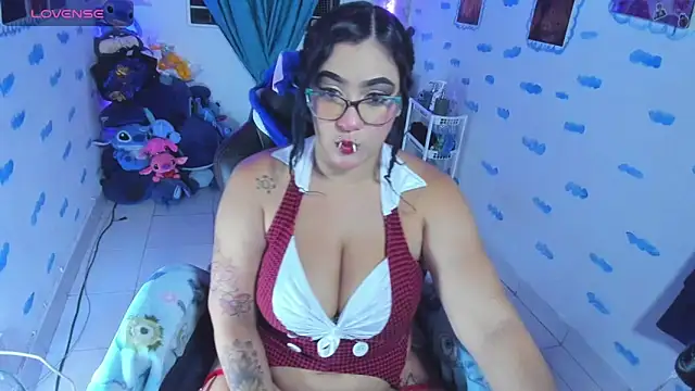 Snapshot of OnlyBluex chatting on 10.18.25 OnlyBluex online show from 10.18.25