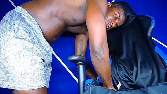 MAXJONES 2 online show from 09.23.25