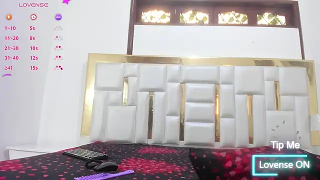 Snapshot of Kylieandjhonny chatting on 12.18.24 Kylieandjhonny online show from 12.18.24