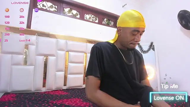 Snapshot of Kylieandjhonny chatting on 12.24.24 Kylieandjhonny online show from 12.24.24