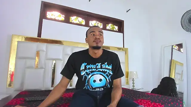 Snapshot of Kylieandjhonny chatting on 02.14.25 Kylieandjhonny online show from 02.14.25