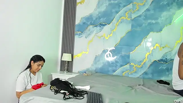 Snapshot of Kylieandjhonny chatting on 09.11.25 Kylieandjhonny online show from 09.11.25