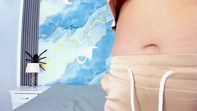 Snapshot of Kylieandjhonny chatting on 10.28.25 Kylieandjhonny online show from 10.28.25