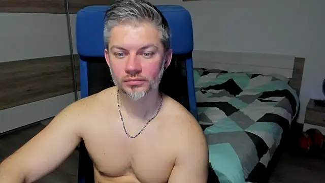 Snapshot of RobbyShawz chatting on 01.18.25 RobbyShawz online show from 01.18.25