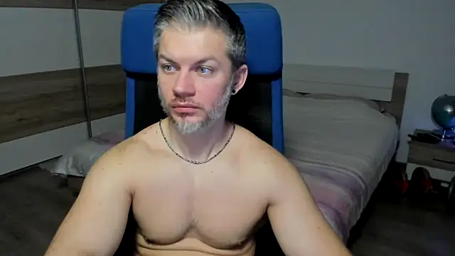 Snapshot of RobbyShawz chatting on 02.05.25 RobbyShawz online show from 02.05.25