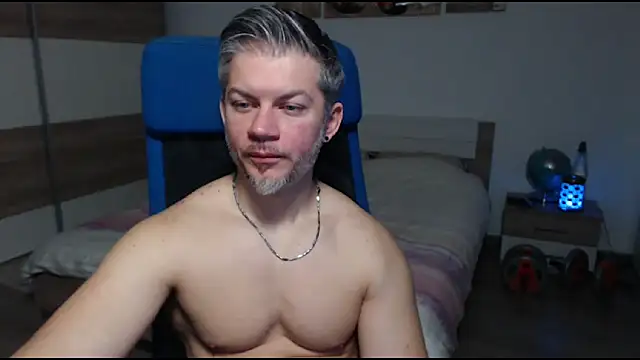 Snapshot of RobbyShawz chatting on 02.14.25 RobbyShawz online show from 02.14.25