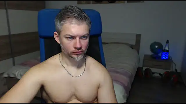 Snapshot of RobbyShawz chatting on 02.27.25 RobbyShawz online show from 02.27.25