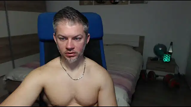 Snapshot of RobbyShawz chatting on 03.05.25 RobbyShawz online show from 03.05.25