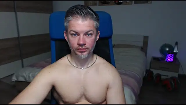 Snapshot of RobbyShawz chatting on 03.17.25 RobbyShawz online show from 03.17.25