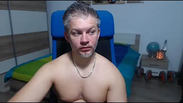 Snapshot of RobbyShawz chatting on 10.17.25 RobbyShawz online show from 10.17.25