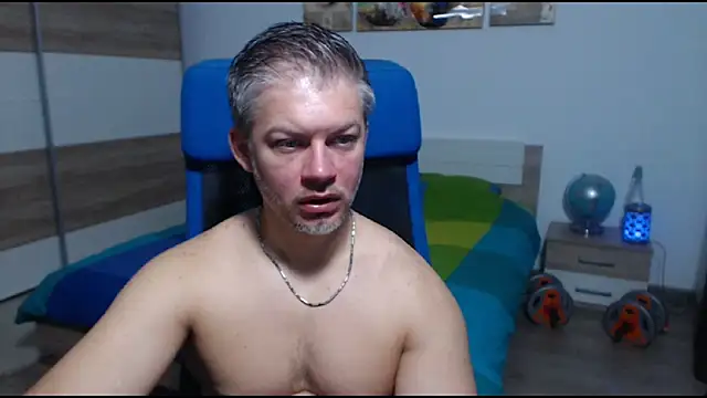 Snapshot of RobbyShawz chatting on 10.23.25 RobbyShawz online show from 10.23.25