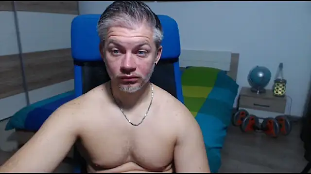 Snapshot of RobbyShawz chatting on 10.26.25 RobbyShawz online show from 10.26.25