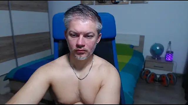 Snapshot of RobbyShawz chatting on 10.27.25 RobbyShawz online show from 10.27.25