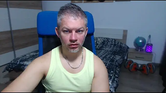 Snapshot of RobbyShawz chatting on 10.29.25 RobbyShawz online show from 10.29.25