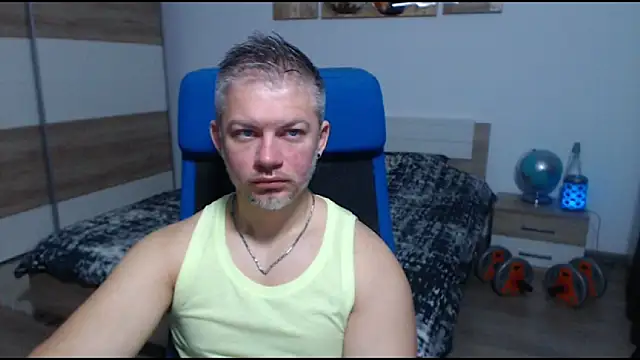 Snapshot of RobbyShawz chatting on 10.31.25 RobbyShawz online show from 10.31.25